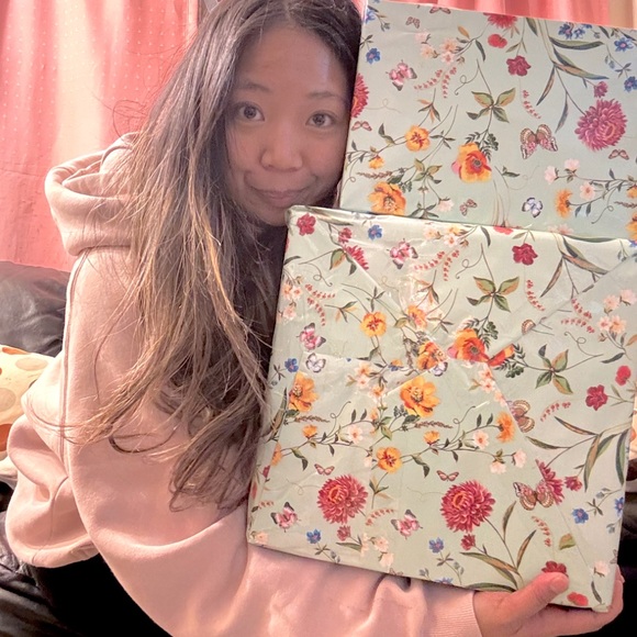 Like to tune into my posh shows! - Picture 2 of 2